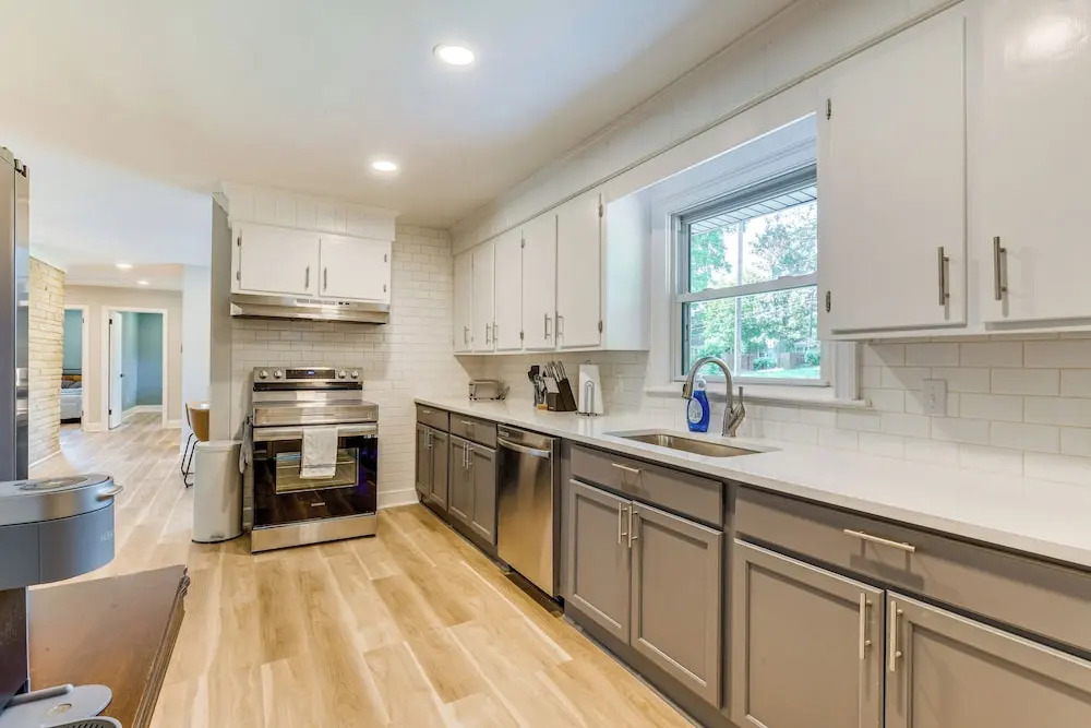 Charming Charlotte Home: 2 Mi to Downtown!