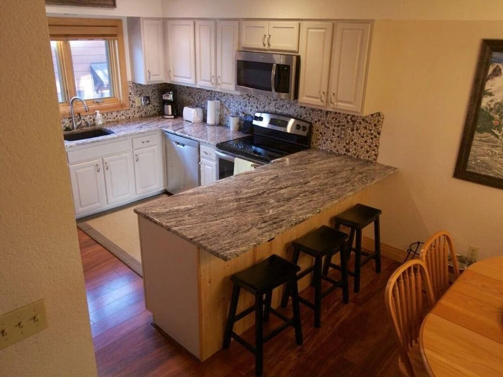 #1695 Winterpoint 2 Bedroom, 2.5 Bath, Walk to Snowflake Lift