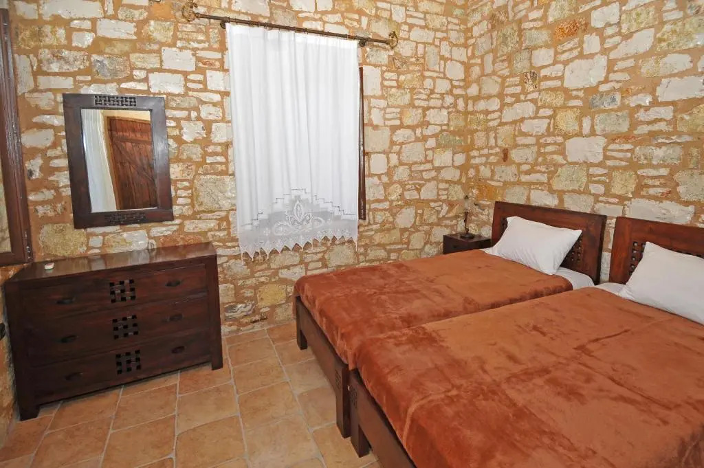 VILLA KOUTSOYPIA STONE HOUSE