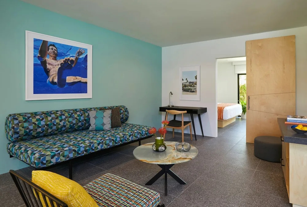 Twin Palms Resort - A Gay Mens Resort