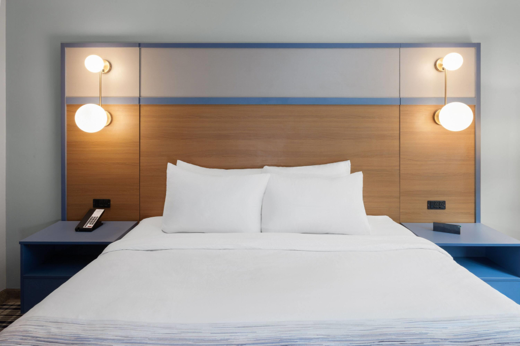 AmericInn by Wyndham Lake Mills