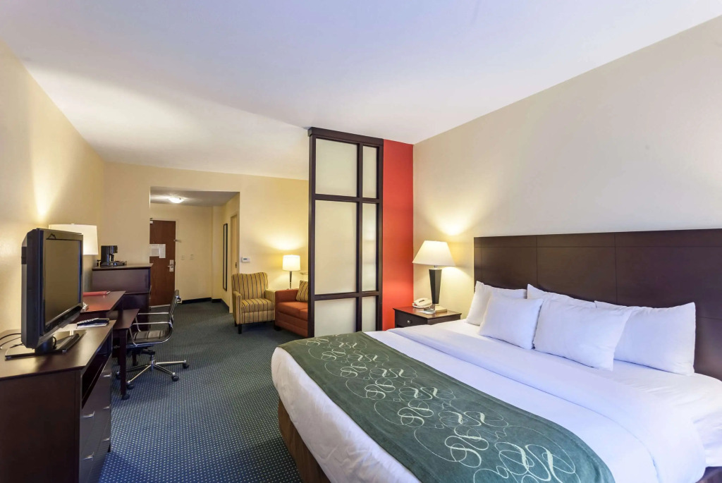 Comfort Suites East Lincoln - Mall Area
