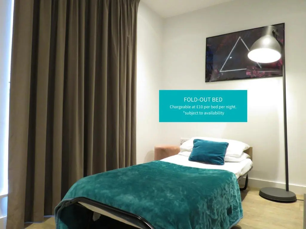 Tudors eSuites Two Bedrooms Garden and Netflix