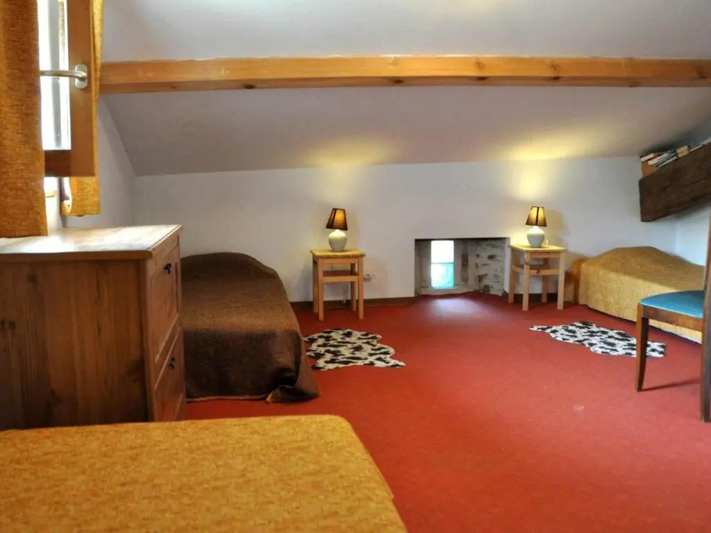Gîte 13 pers. avec patio, proximité Parc du Pilat, animaux admis, parking - FR-1-496-72
