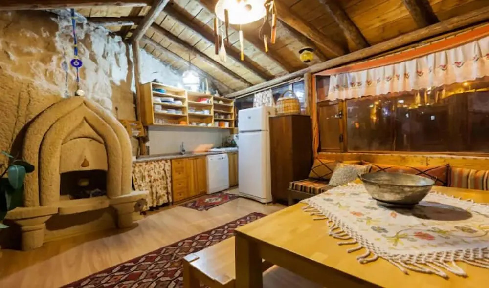 Patisca Cave House