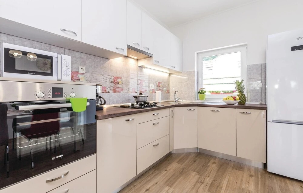 Amazing Home in Jurdani With Wifi and 3 Bedrooms
