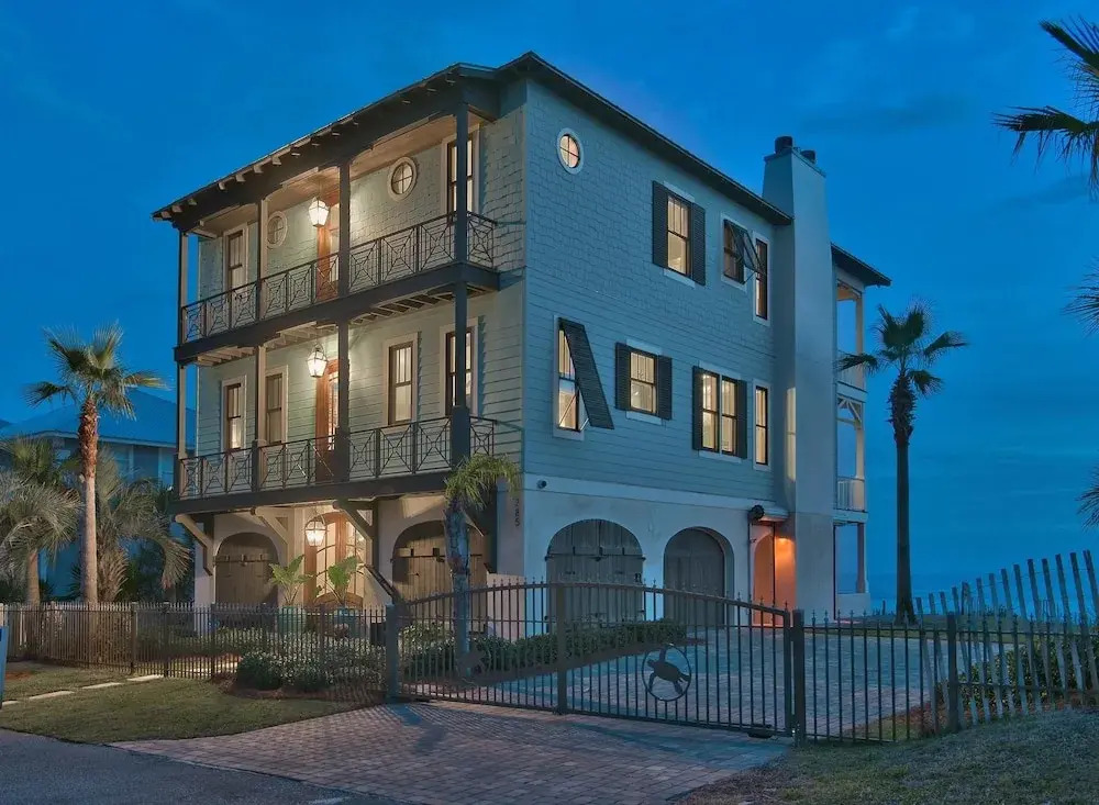 Tangled In Blue 5 Bedroom Holiday Home by Five Star Properties