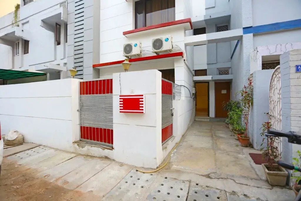 OYO Flagship 591 Safdarjung Enclave