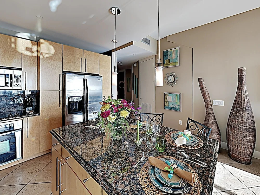 24 Edwards - 2 Br Condo