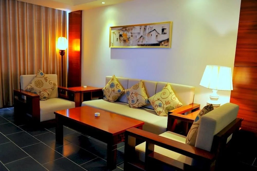 Yanan Rootlots Hotel