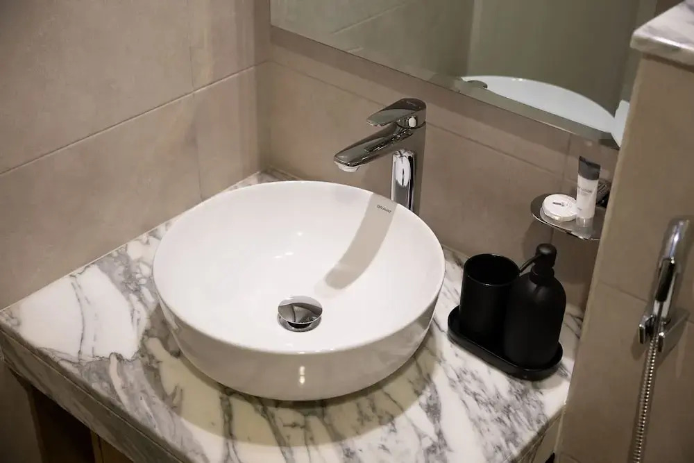 Modern Luxe 2BR in Business Bay
