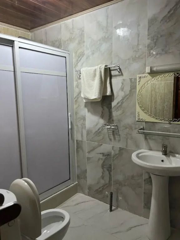 LIVELY HOTEL & Suites