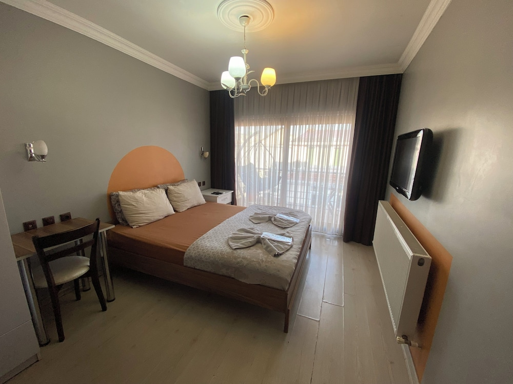 Omar Suite 360