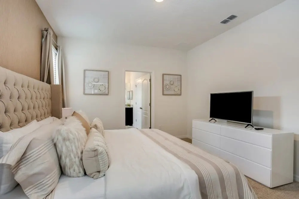 6070BOA Luxury 6 Bedroom 5.Bath Home With Spa 6 Villa by RedAwning