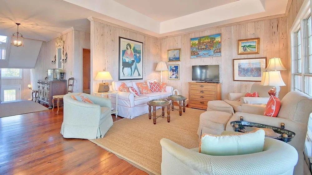 141 Sea Spray 4 Br Home by RedAwning