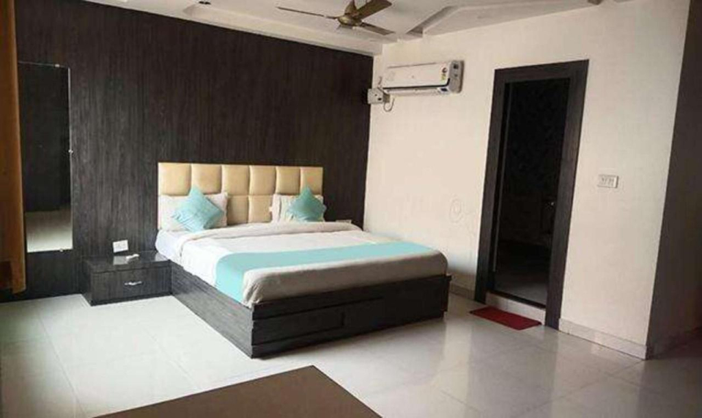 OYO 034 Gandhinagar