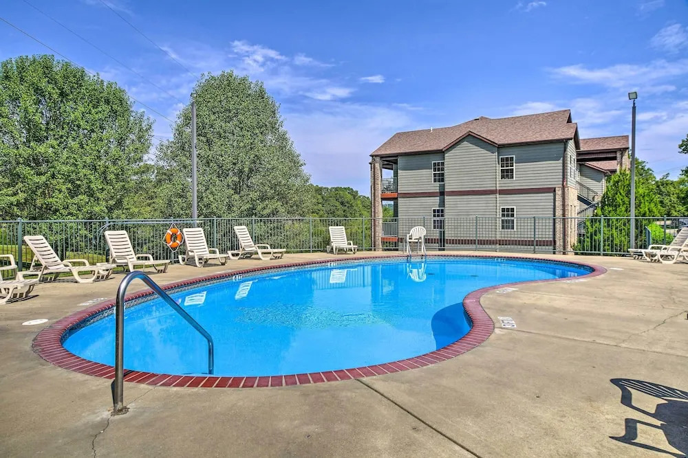 6 Mi to Branson Strip: Resort Condo w/ Perks