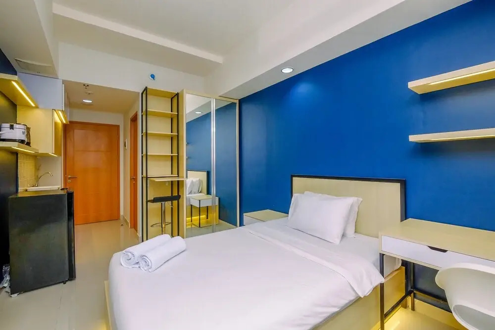 Comfy and Minimalist Studio with City View at Evenciio Margonda Apartment
