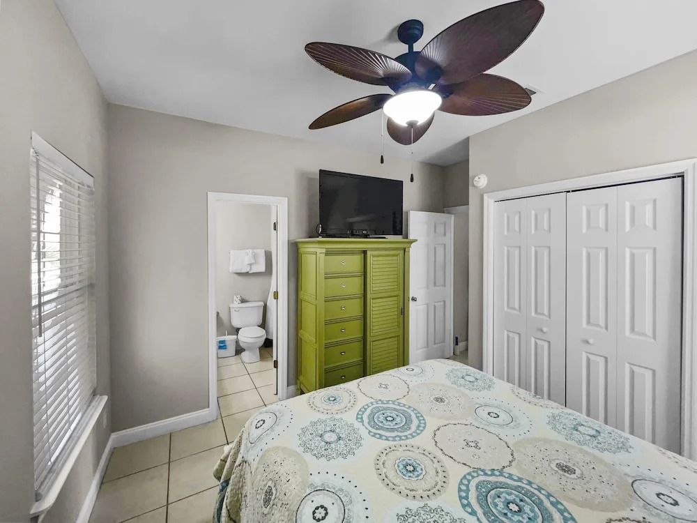 Paradise By The Pier 2 Bedroom Home by RedAwning