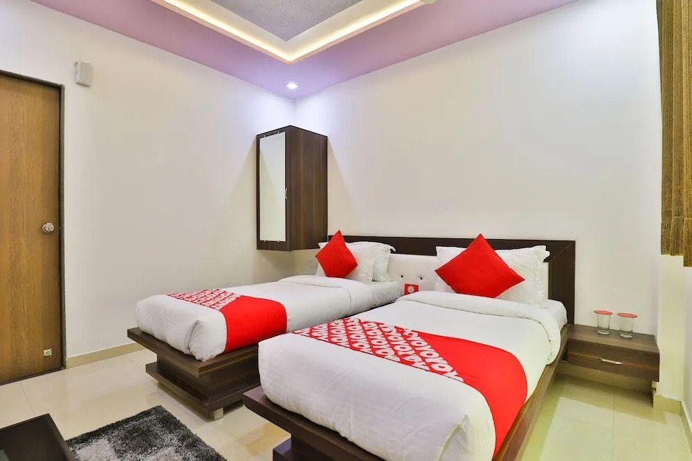 OYO 22374 Hotel Navjivan