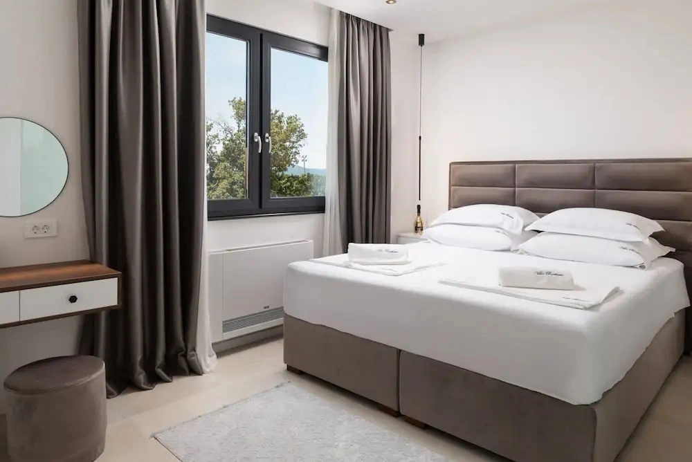 Villa Santa with heated pool