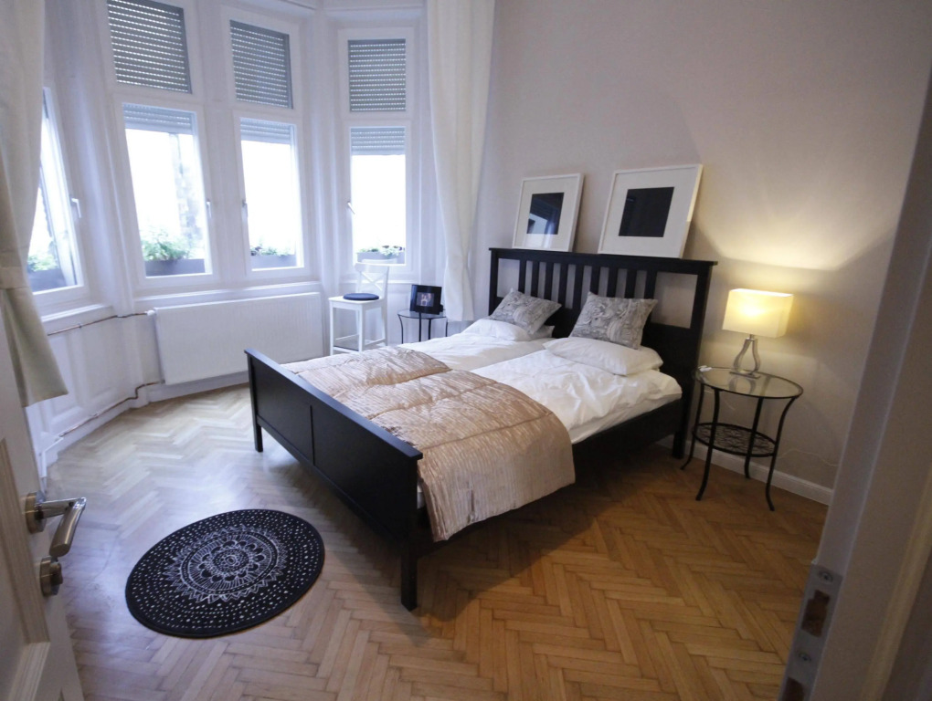 Guesthouse No. 7.