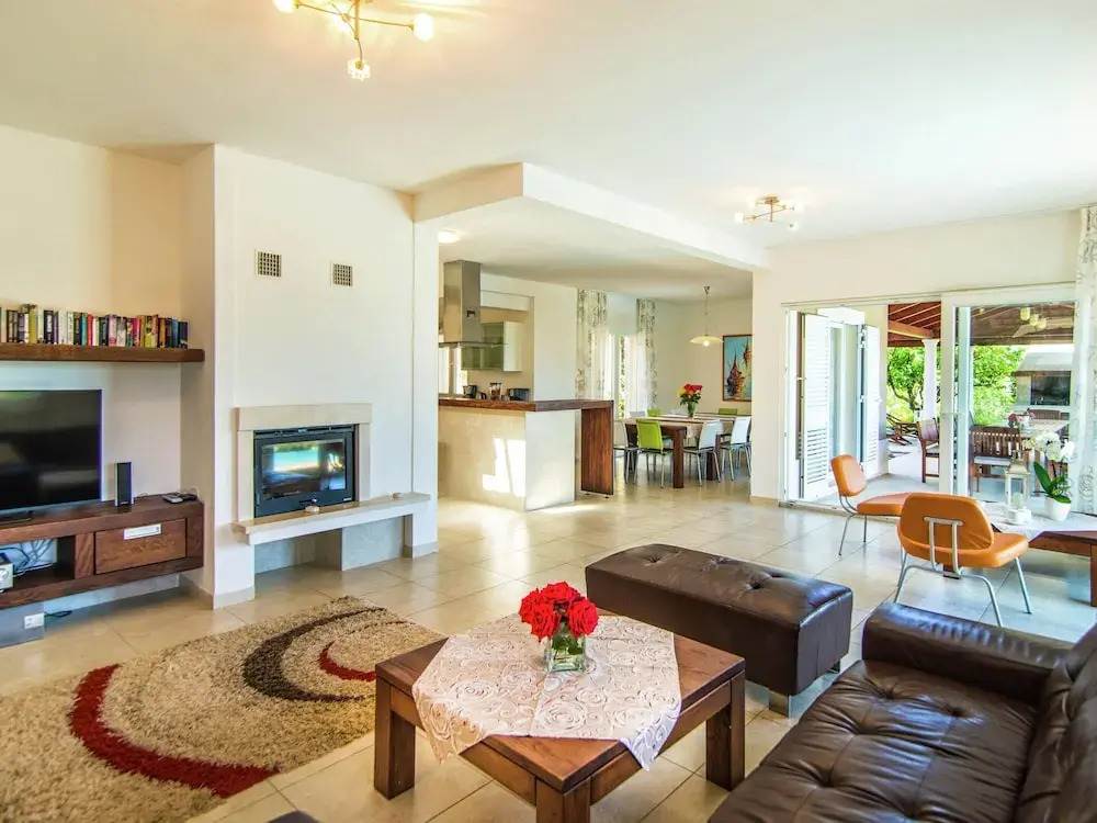 Beautiful Villa on the Island of Brac With Infinity Pool, Beach at 30 Meters
