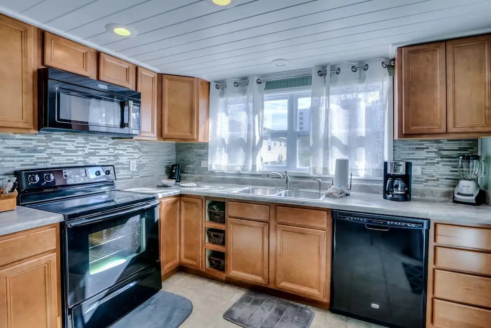 West Beach Cottage by RedAwning