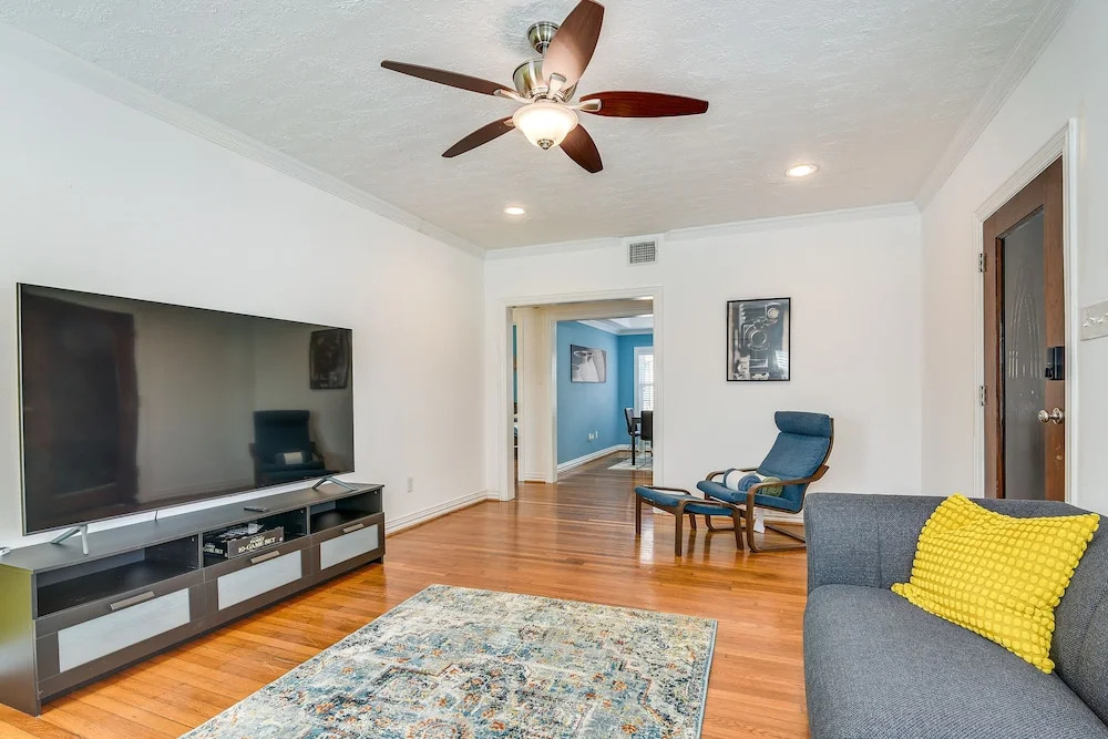 Vibrant Houston Getaway: 5 Mi to Downtown Aquarium