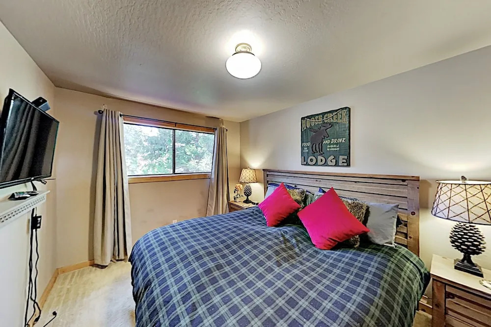 New Listing! Large Near Lake Tahoe & Beach 5 Bedroom Home