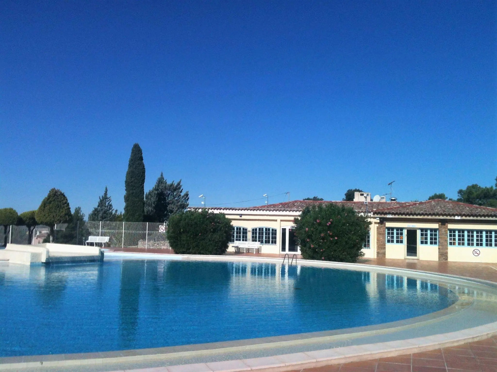 Charming holiday home, on a secured private domain with large swimming pool