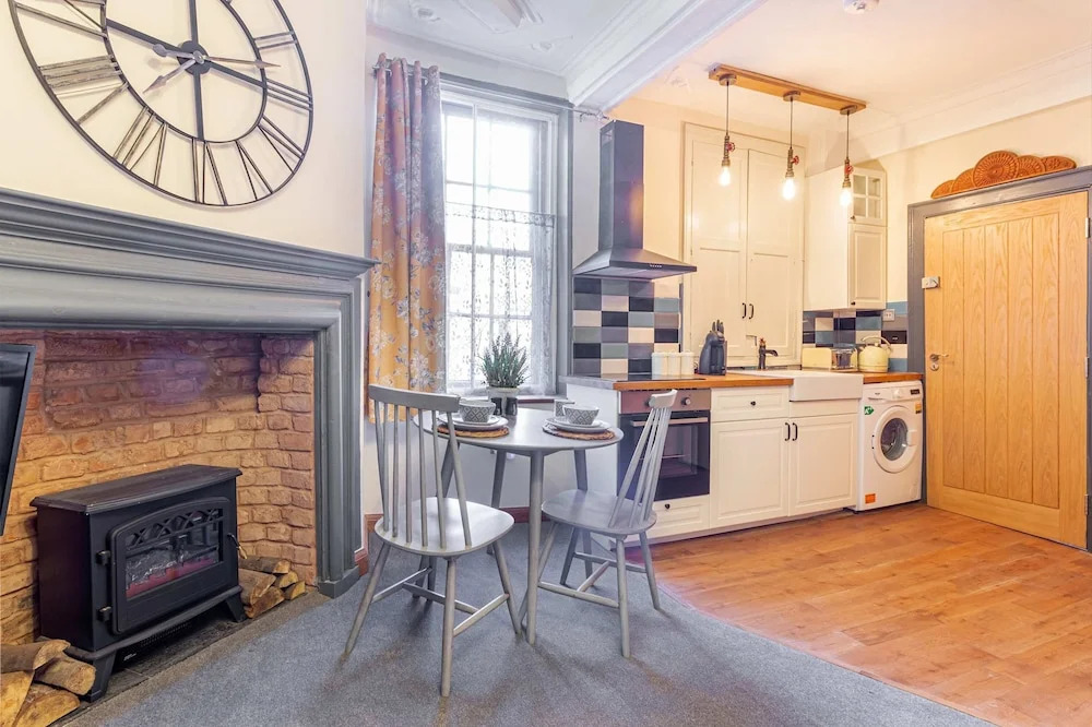 Host Stay Merchant House Studio