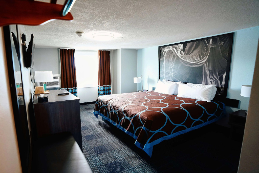 Super 8 by Wyndham Pueblo