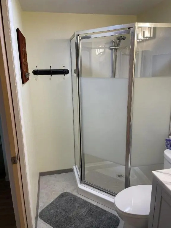 Loft , boat dock, 2 bedrooms , pet friendly