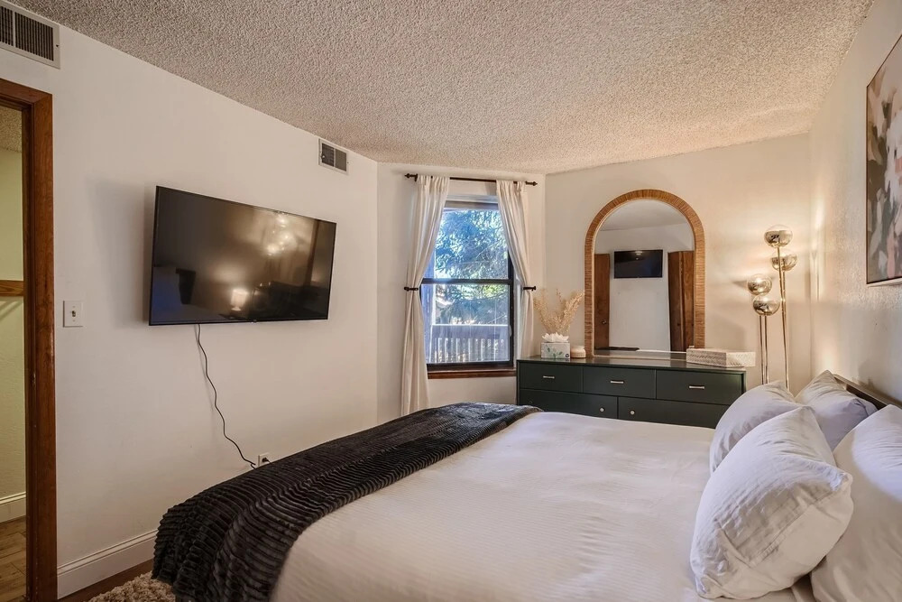 A-msc131 1 Bedroom Condo by RedAwning
