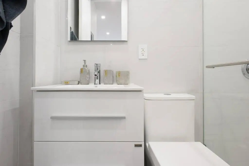 62-3A NEW Prime UES W D in unit Walk 2 C park