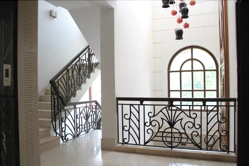 Fabhotel Lm Residency DLF Phase 2