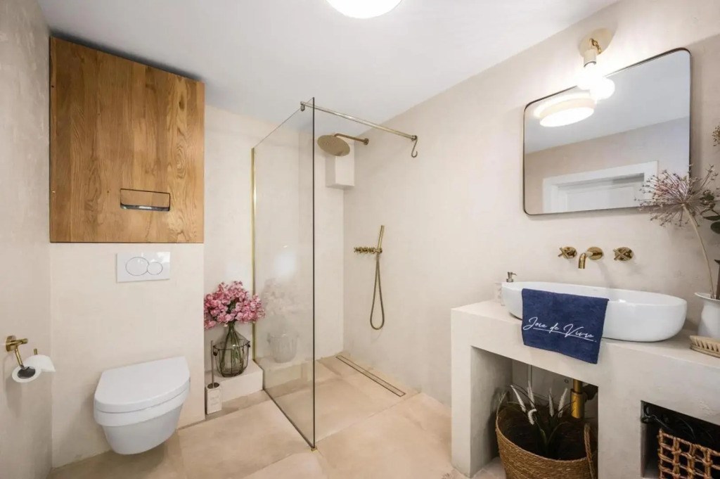 NEW Design & High Standard Apt from 16th Century in Old Town