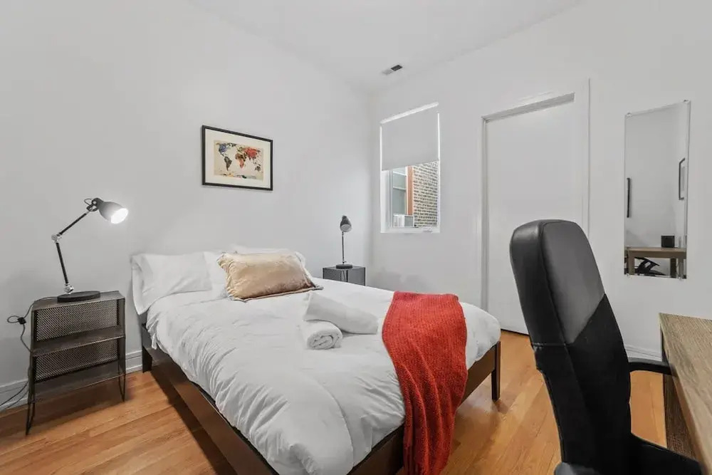 Spacious 4BR 2BA Unit in Ukrainian w 2 Balconies