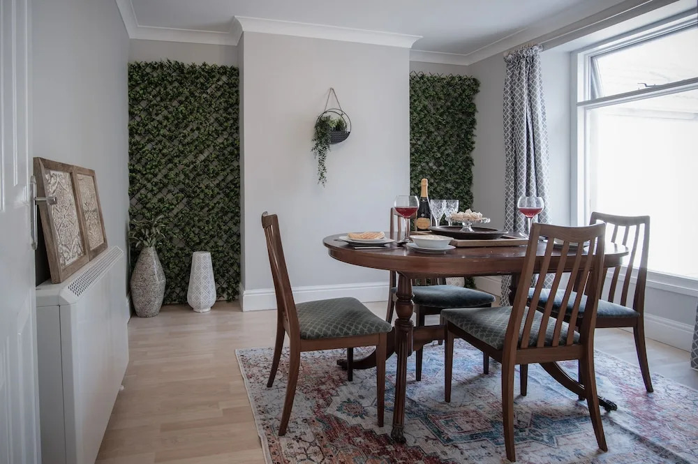 Langland Road - 2 Bedroom Town House