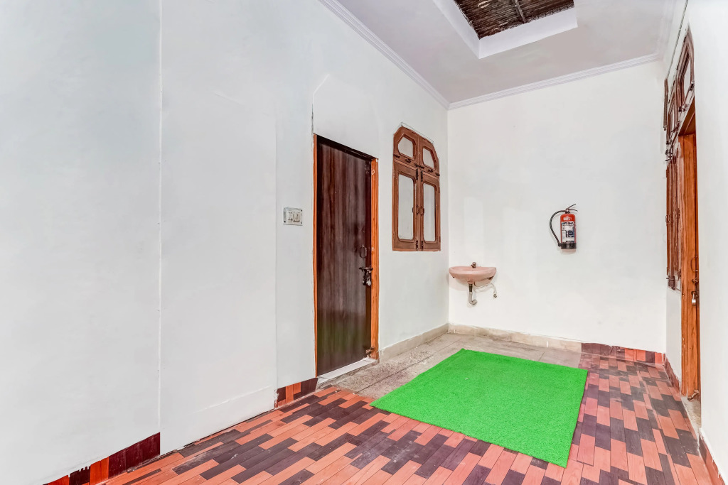 Hotel O Sector 12 Ghaziabad Formerly VIP Inn
