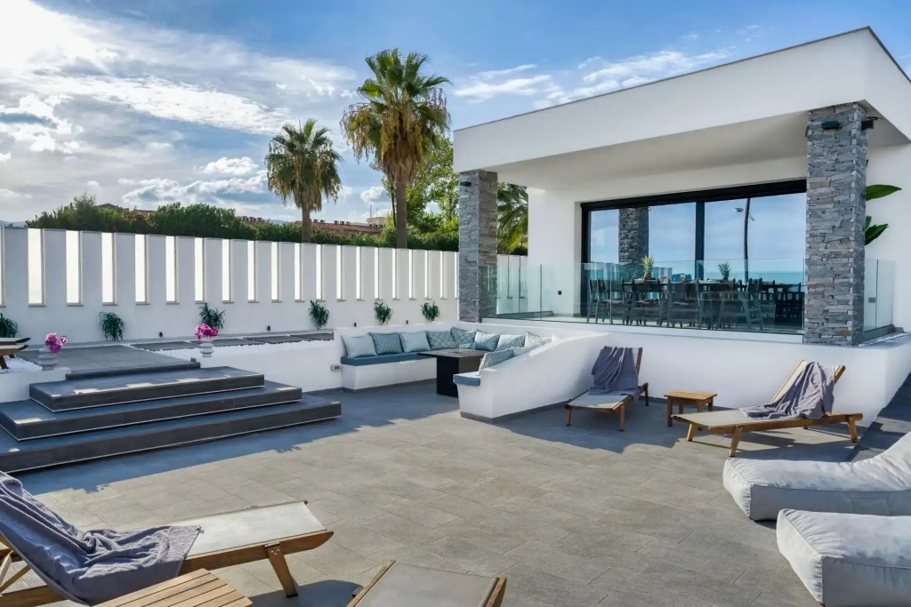 Villa V Beach Villa, All Inclusive Board, by ZanteWize
