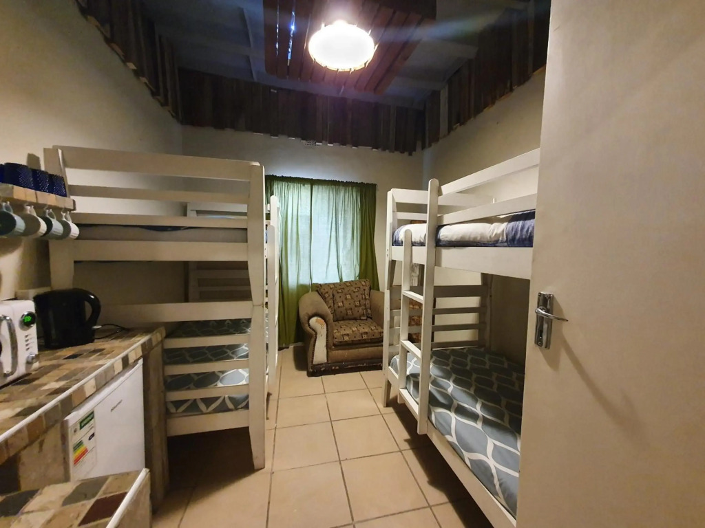 Strand Family studio en-suite 6 sleeper Kitchenette Helderberg CT