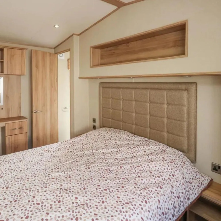 Caravansleeps6-freeparking-quietretreat-nature