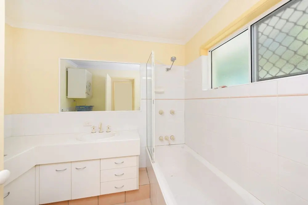 Sunbright 2/5 Petrel Street