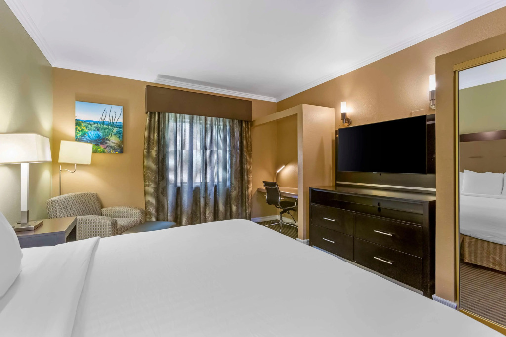 Royal Sun Hotel & Suites