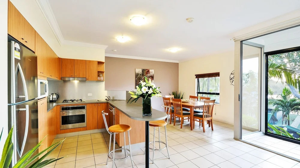 Oasis 1 Hamilton Island 2 Bedroom Apartment In Central Location With Golf Buggy