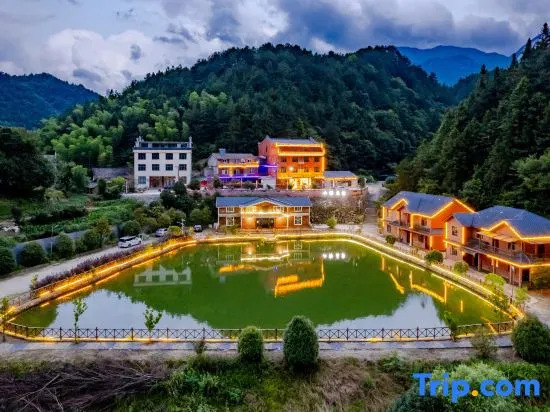 Yueqixi·Small Village Homestay (Tiantangzhai Scenic)