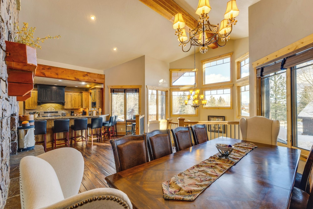 Ski-in/ski-out! Mtn-view Donnelly Home w/ Hot Tub