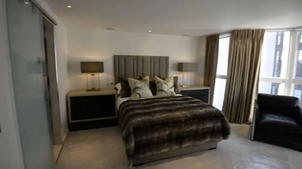 Spacius 3-bed Apartment in Kensington, London